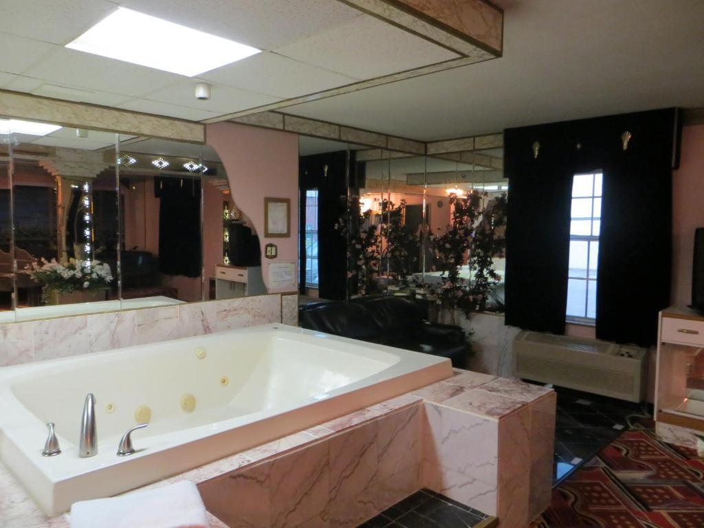 Hollywood Inn & Suites เกอร์นี ห้อง รูปภาพ