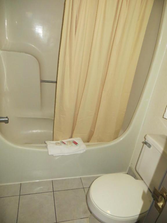 Hollywood Inn & Suites เกอร์นี ภายนอก รูปภาพ