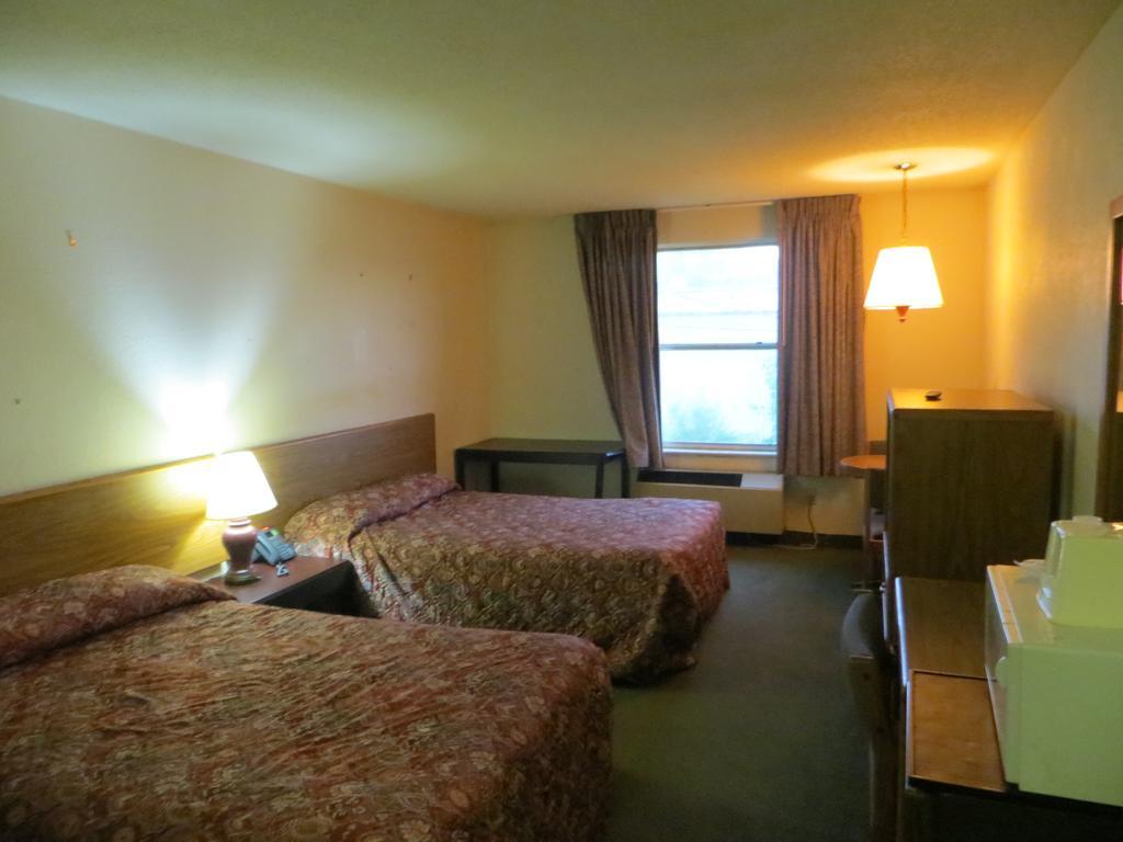 Hollywood Inn & Suites เกอร์นี ภายนอก รูปภาพ